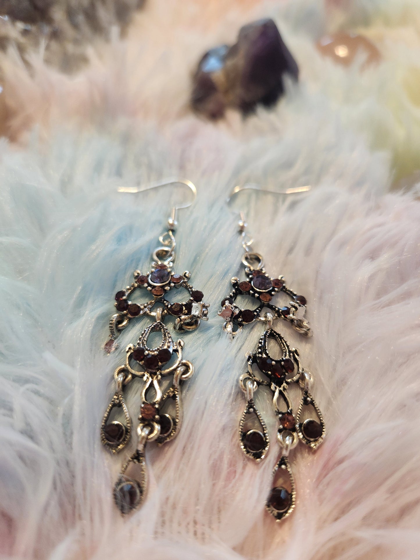 Elegant dangling wine earrings
